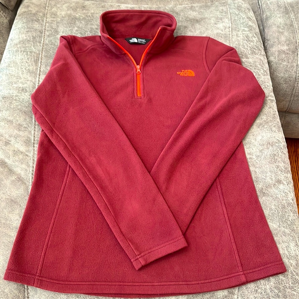Woman’s North Face Fleece 1/4 Zip Size Medium